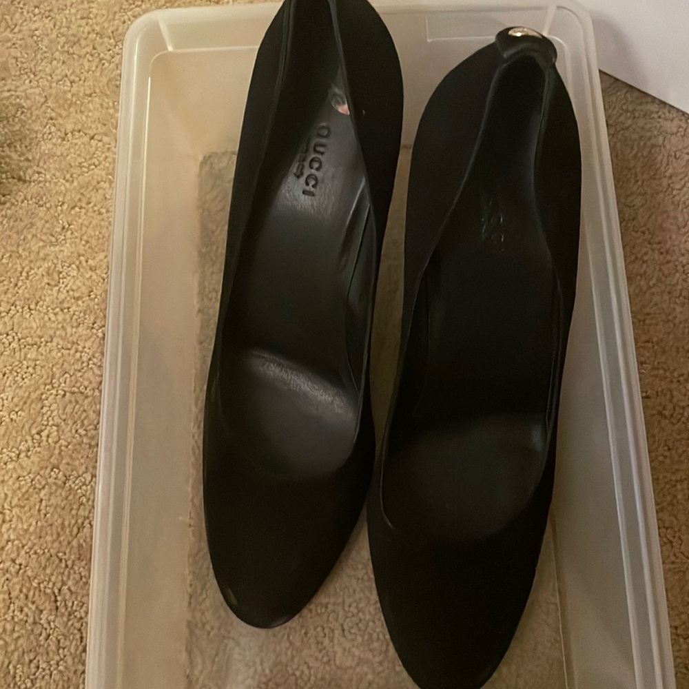 Gucci black suede stiletto pumps